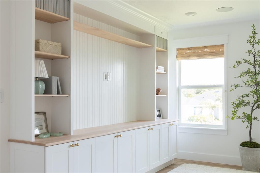For Sale: $670,000 (5 beds, 2 baths, 3087 Square Feet)