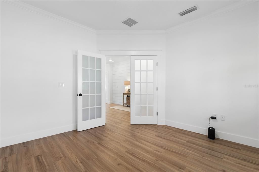 For Sale: $670,000 (5 beds, 2 baths, 3087 Square Feet)