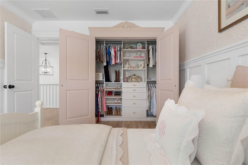 For Sale: $670,000 (5 beds, 2 baths, 3087 Square Feet)
