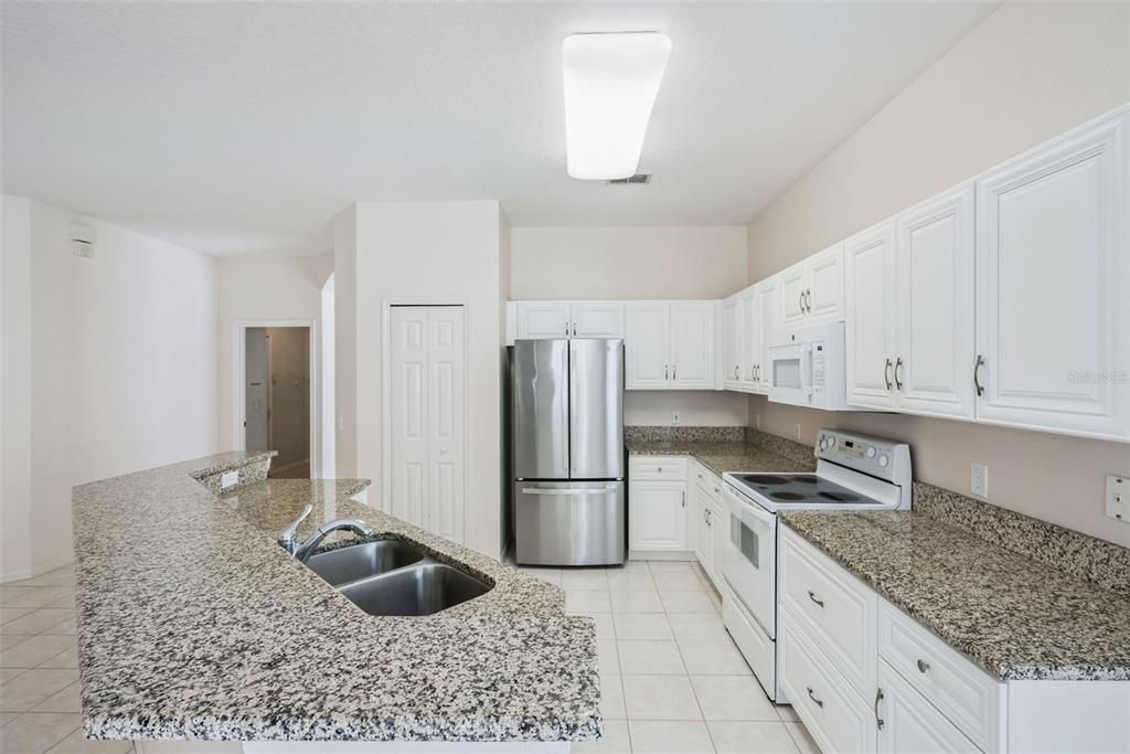 На продажу: $425,000 (3 спален, 2 ванн, 1737 Квадратных фут)