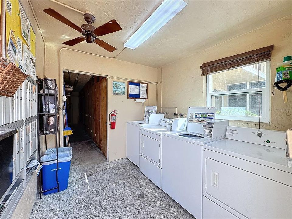For Sale: $164,900 (1 beds, 1 baths, 554 Square Feet)