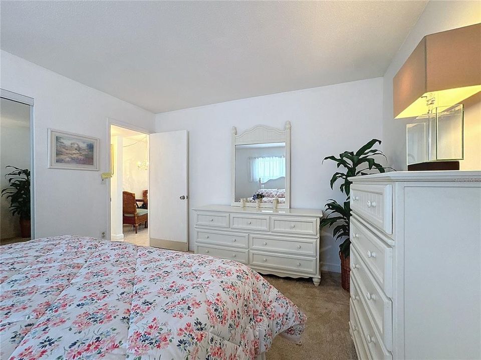 For Sale: $164,900 (1 beds, 1 baths, 554 Square Feet)
