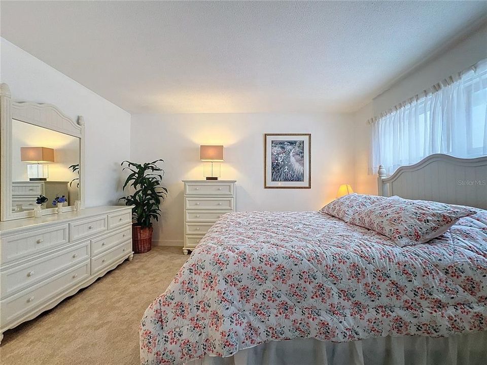 For Sale: $164,900 (1 beds, 1 baths, 554 Square Feet)