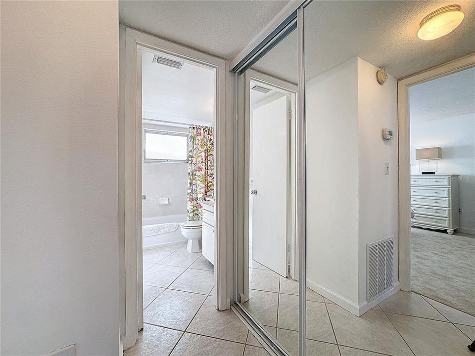 For Sale: $164,900 (1 beds, 1 baths, 554 Square Feet)