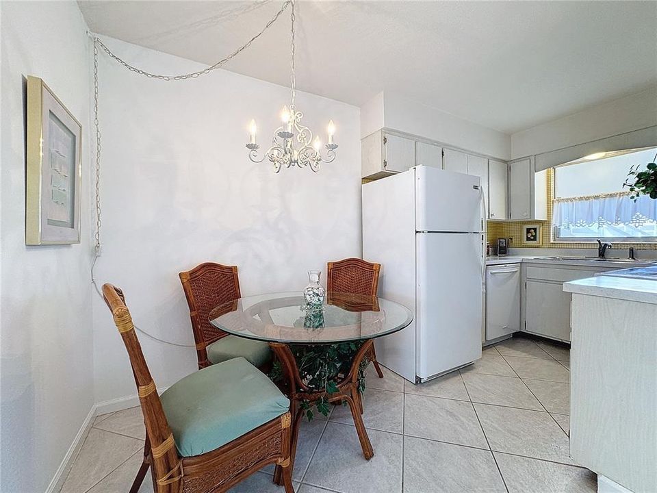 For Sale: $164,900 (1 beds, 1 baths, 554 Square Feet)