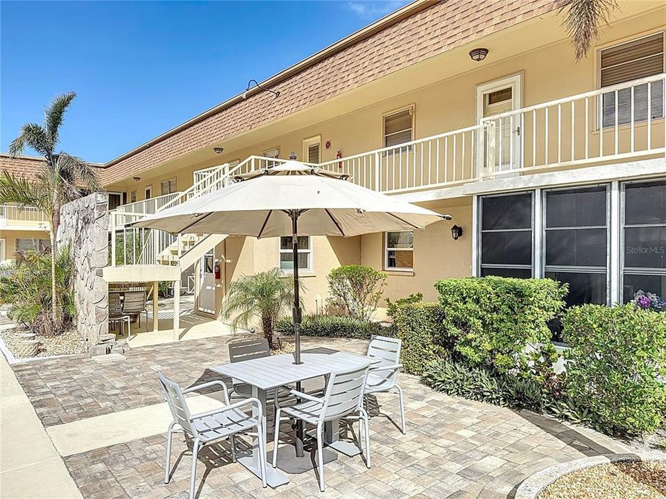 For Sale: $164,900 (1 beds, 1 baths, 554 Square Feet)