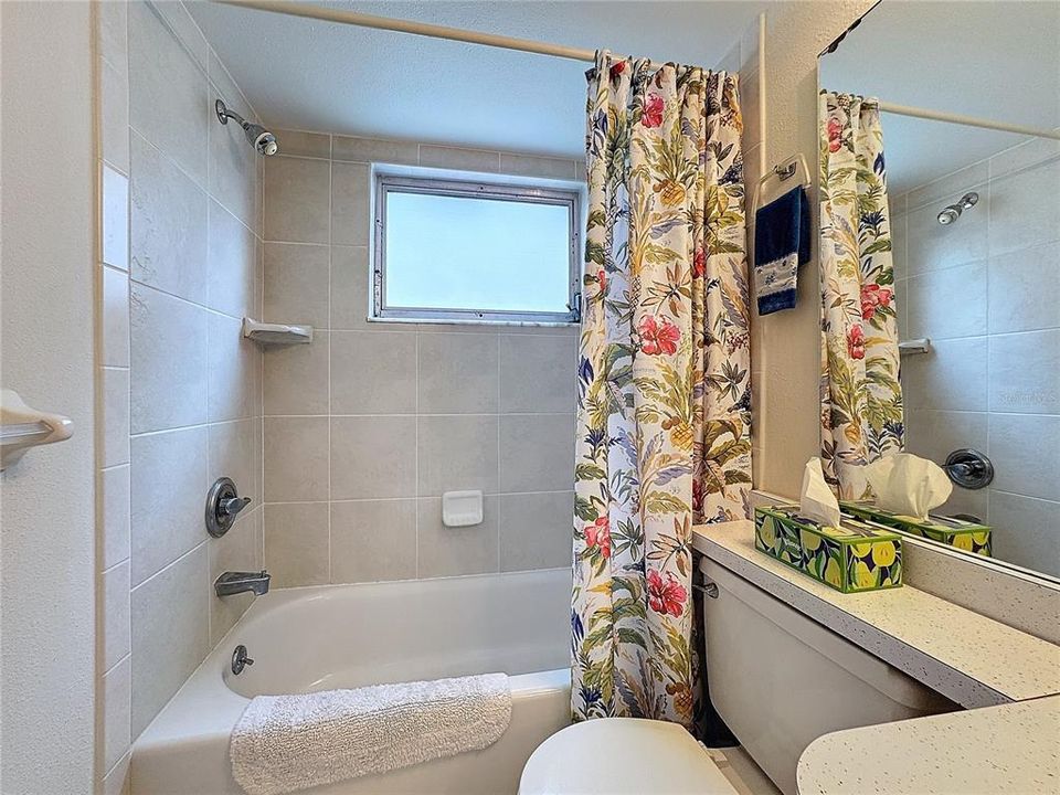 For Sale: $164,900 (1 beds, 1 baths, 554 Square Feet)
