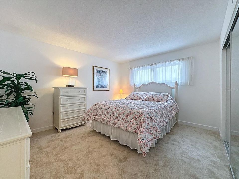 For Sale: $164,900 (1 beds, 1 baths, 554 Square Feet)
