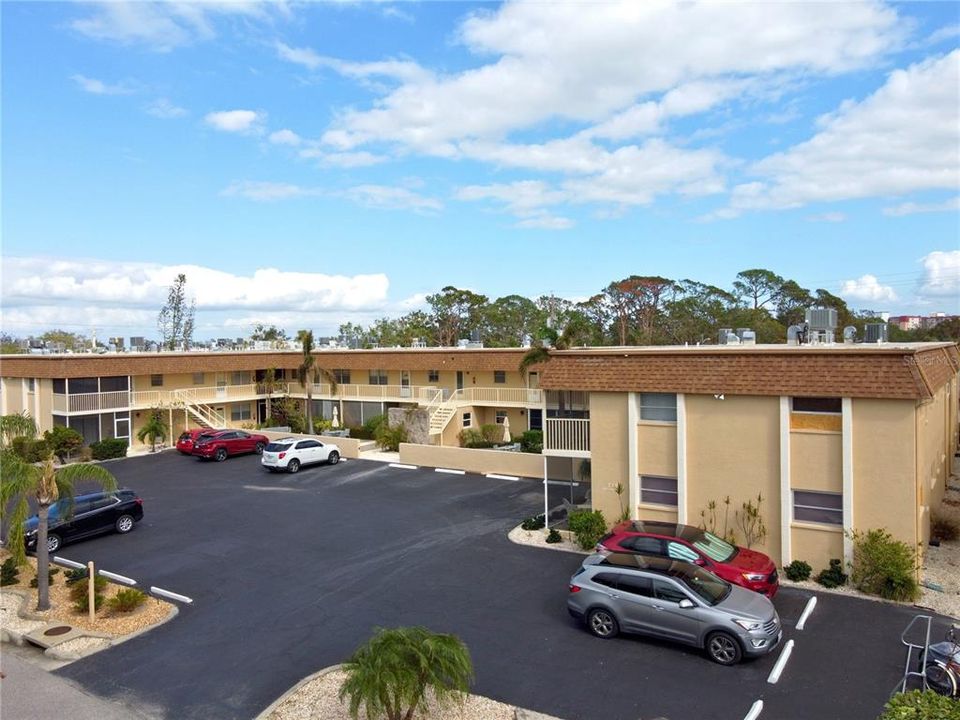 For Sale: $164,900 (1 beds, 1 baths, 554 Square Feet)