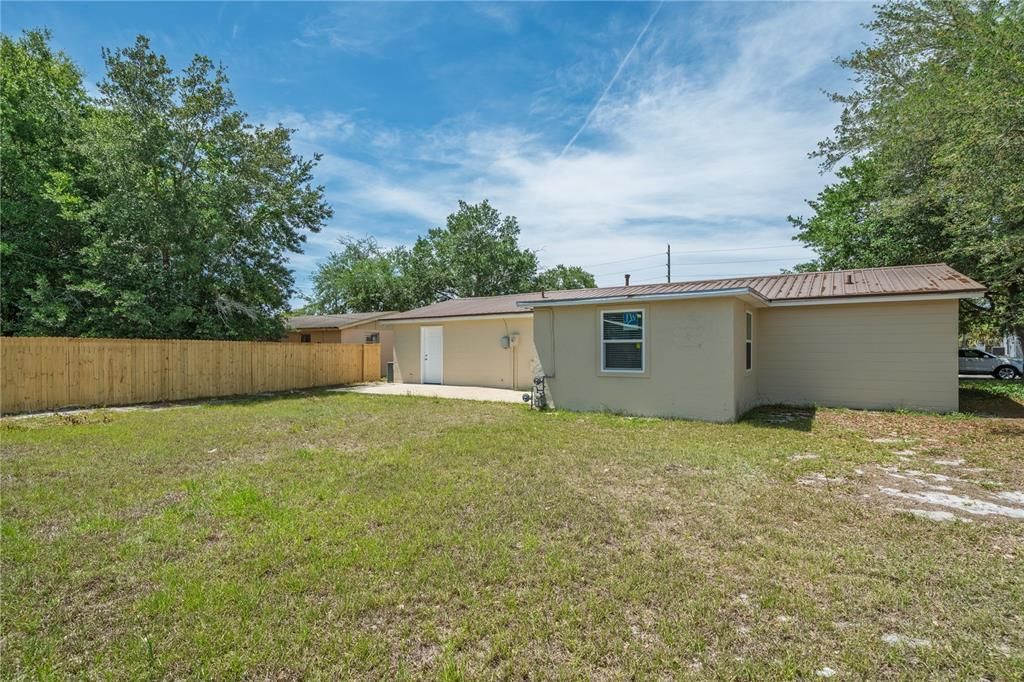 For Sale: $265,000 (3 beds, 2 baths, 1117 Square Feet)