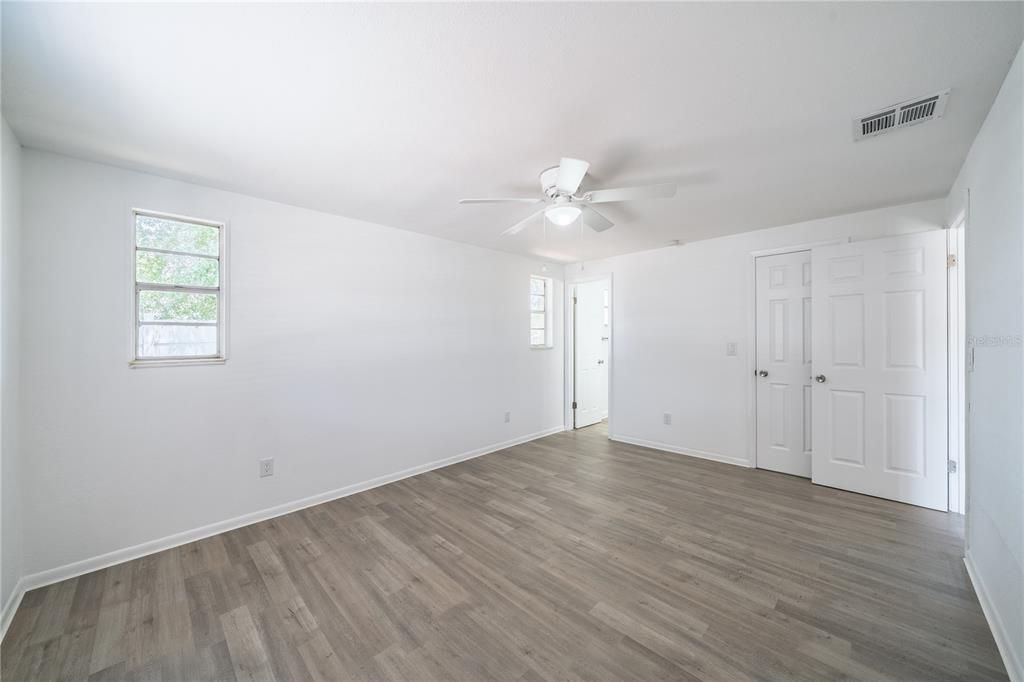 For Sale: $265,000 (3 beds, 2 baths, 1117 Square Feet)