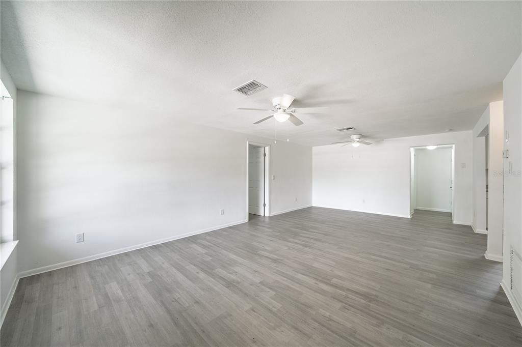 For Sale: $265,000 (3 beds, 2 baths, 1117 Square Feet)