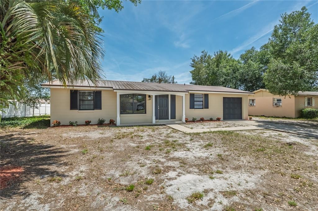 For Sale: $265,000 (3 beds, 2 baths, 1117 Square Feet)