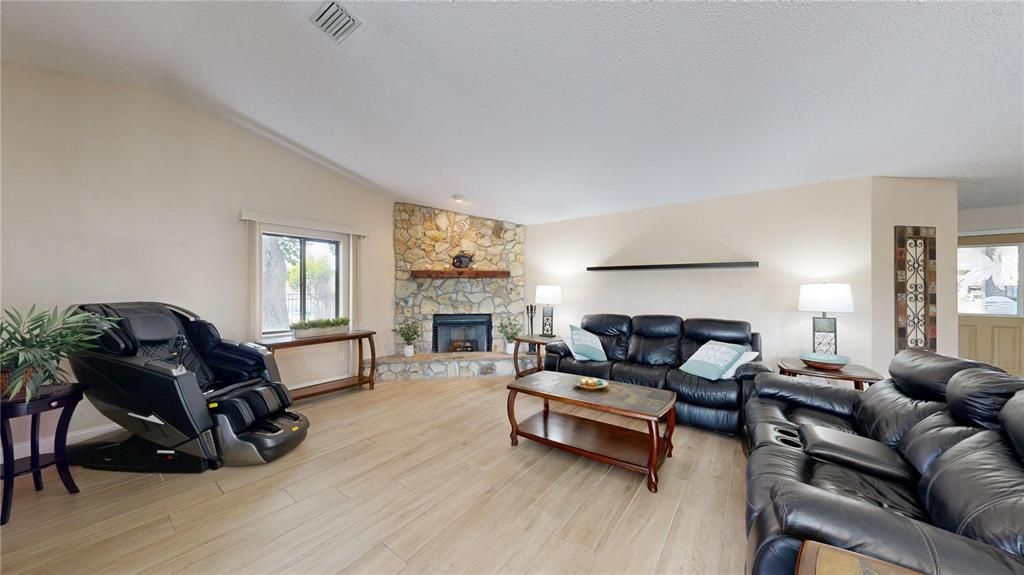 For Sale: $600,000 (3 beds, 2 baths, 1998 Square Feet)