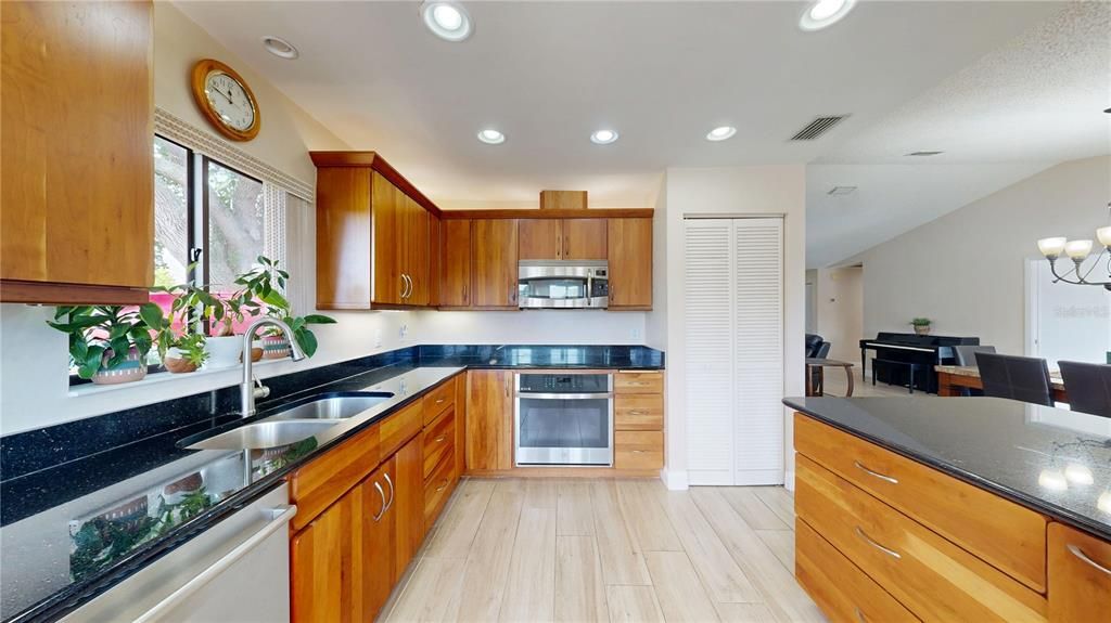 For Sale: $600,000 (3 beds, 2 baths, 1998 Square Feet)