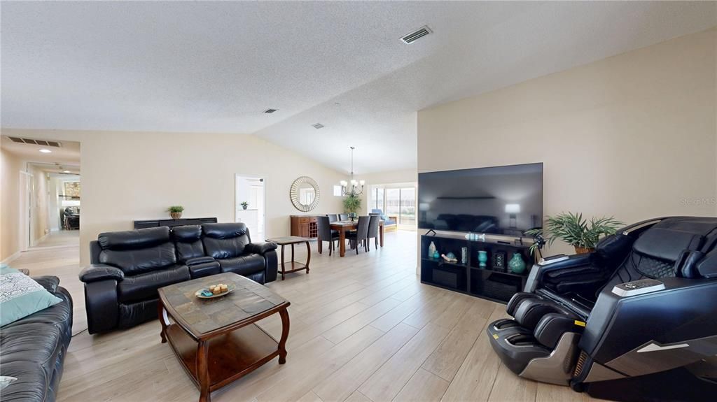 For Sale: $600,000 (3 beds, 2 baths, 1998 Square Feet)