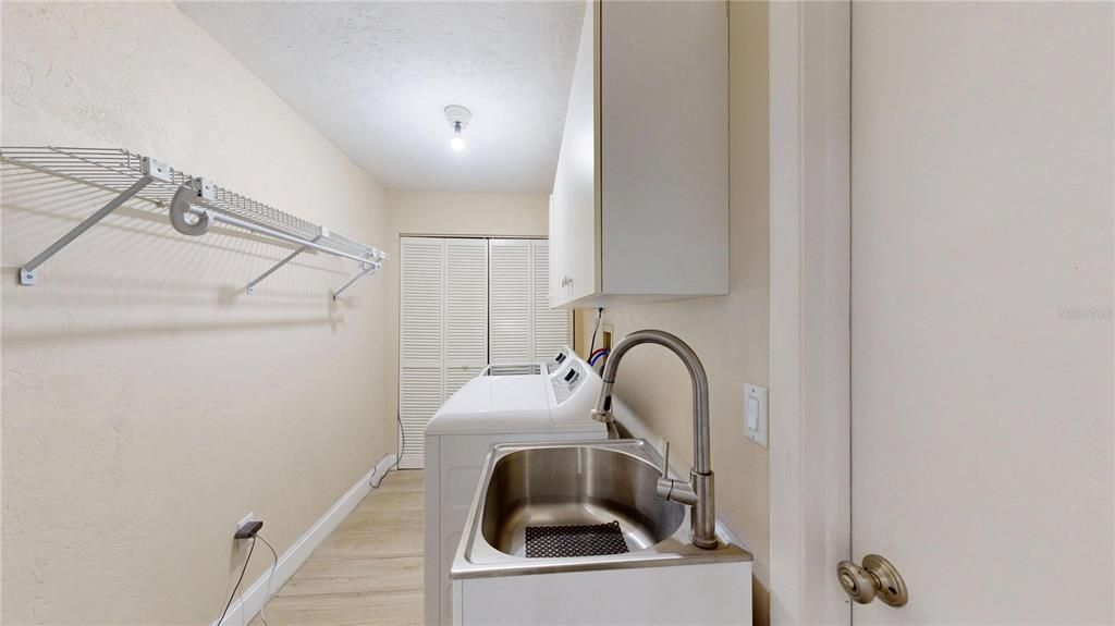 For Sale: $600,000 (3 beds, 2 baths, 1998 Square Feet)