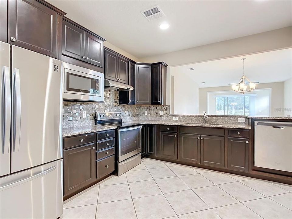 For Sale: $237,500 (2 beds, 2 baths, 1423 Square Feet)