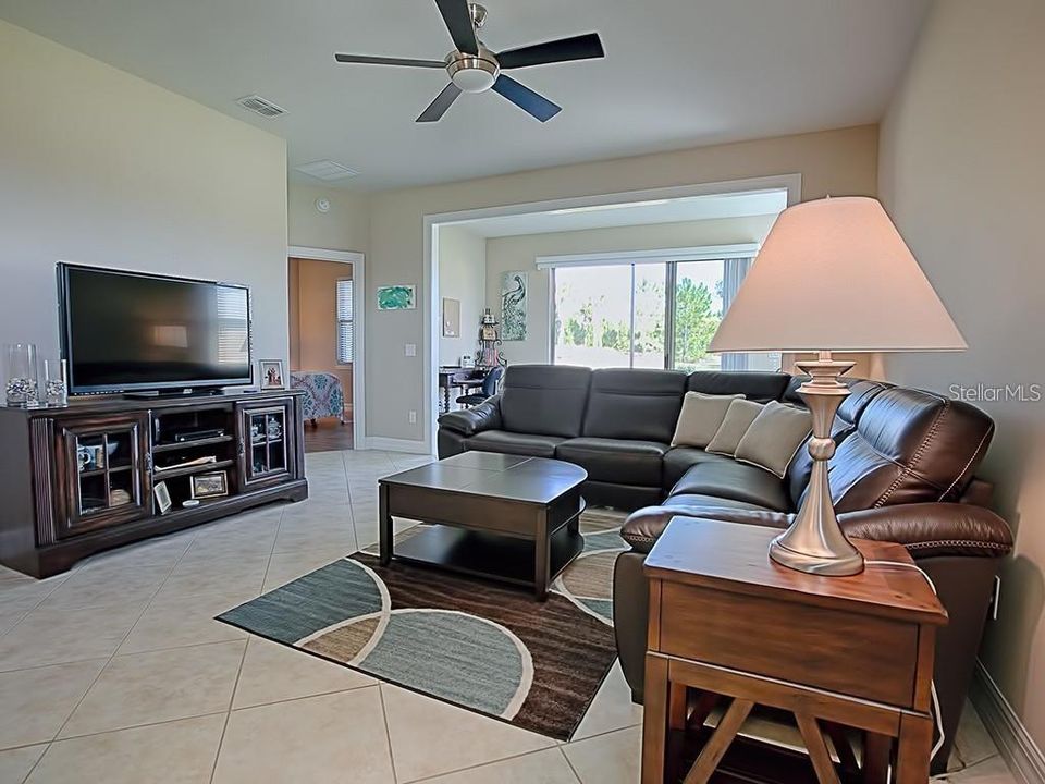 For Sale: $237,500 (2 beds, 2 baths, 1423 Square Feet)