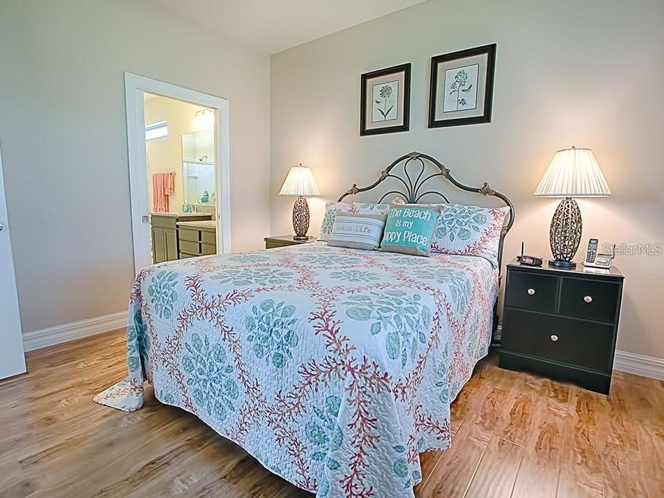For Sale: $237,500 (2 beds, 2 baths, 1423 Square Feet)