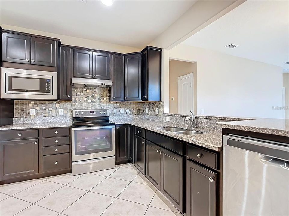 For Sale: $237,500 (2 beds, 2 baths, 1423 Square Feet)