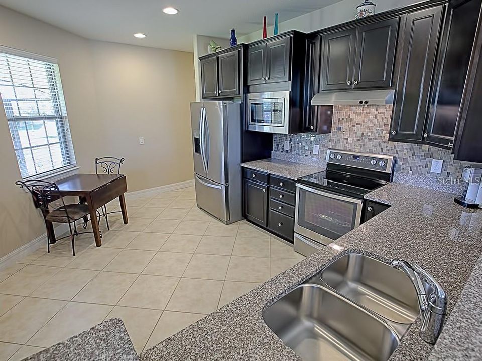 For Sale: $237,500 (2 beds, 2 baths, 1423 Square Feet)