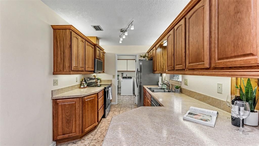 На продажу: $365,000 (3 спален, 3 ванн, 2257 Квадратных фут)