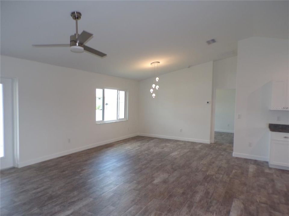 В аренду: $1,900 (3 спален, 2 ванн, 2121 Квадратных фут)