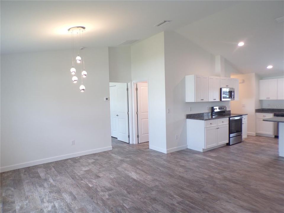 В аренду: $1,900 (3 спален, 2 ванн, 2121 Квадратных фут)