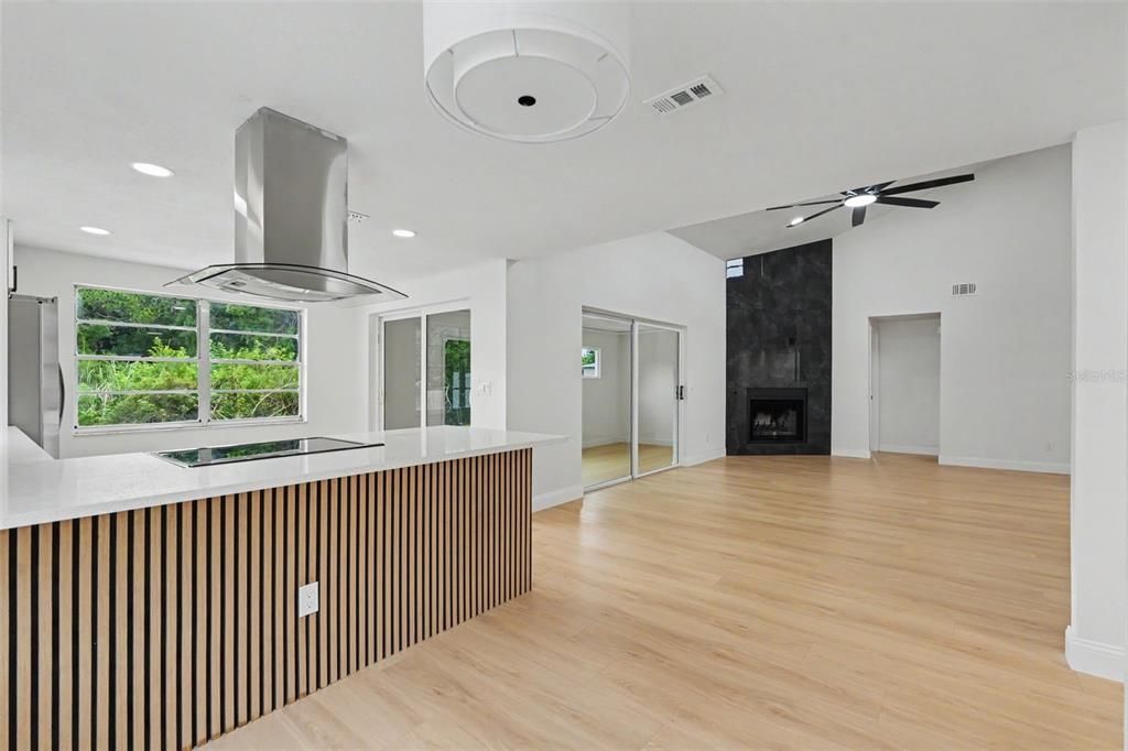 Active With Contract: $439,000 (3 beds, 2 baths, 1612 Square Feet)