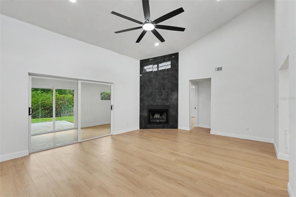 Active With Contract: $439,000 (3 beds, 2 baths, 1612 Square Feet)