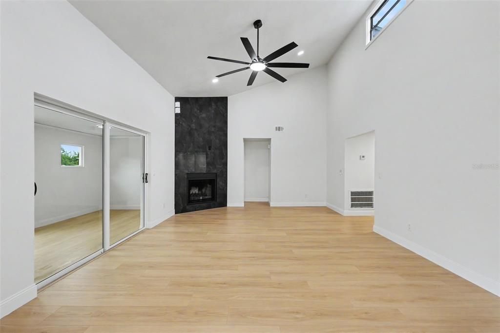 Active With Contract: $439,000 (3 beds, 2 baths, 1612 Square Feet)