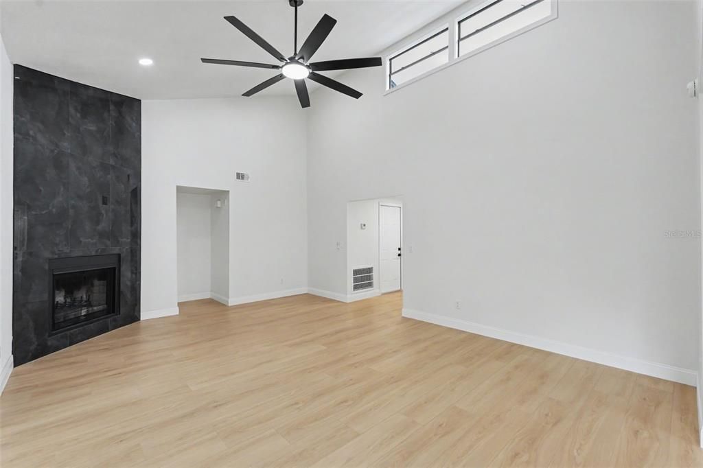 Active With Contract: $439,000 (3 beds, 2 baths, 1612 Square Feet)