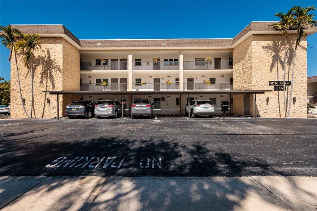 For Sale: $199,900 (2 beds, 2 baths, 1100 Square Feet)