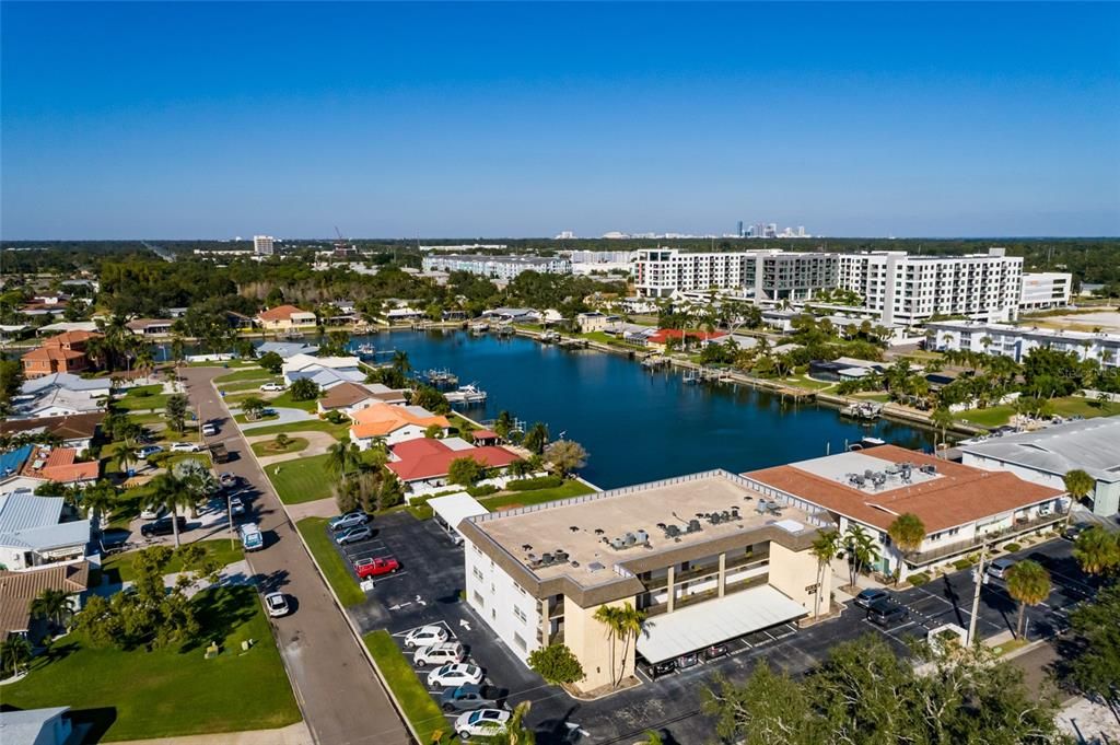 For Sale: $199,900 (2 beds, 2 baths, 1100 Square Feet)