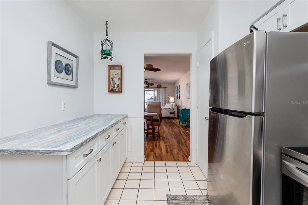 For Sale: $199,900 (2 beds, 2 baths, 1100 Square Feet)