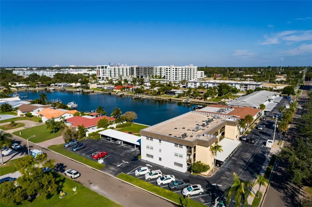 For Sale: $199,900 (2 beds, 2 baths, 1100 Square Feet)