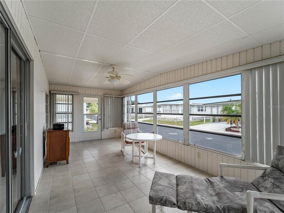 На продажу: $152,000 (2 спален, 2 ванн, 1032 Квадратных фут)