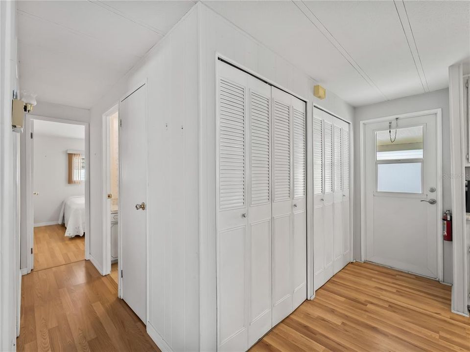 На продажу: $152,000 (2 спален, 2 ванн, 1032 Квадратных фут)