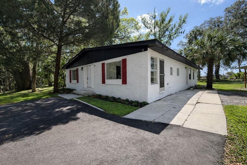 En Renta: $2,495 (5 camas, 2 baños, 2400 Pies cuadrados)