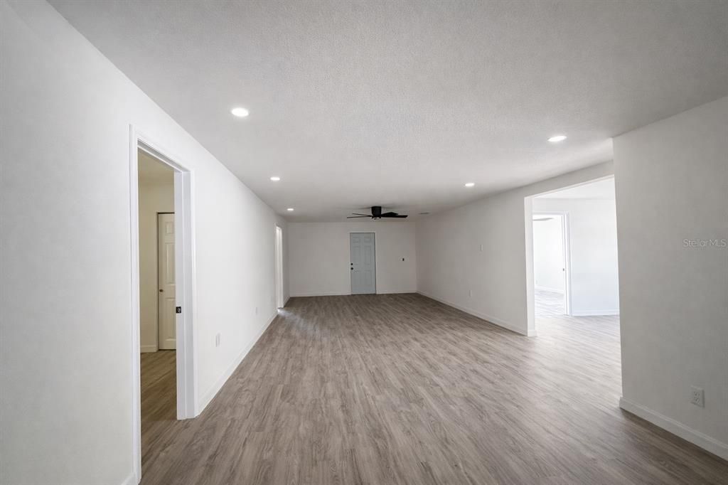 En Renta: $2,495 (5 camas, 2 baños, 2400 Pies cuadrados)