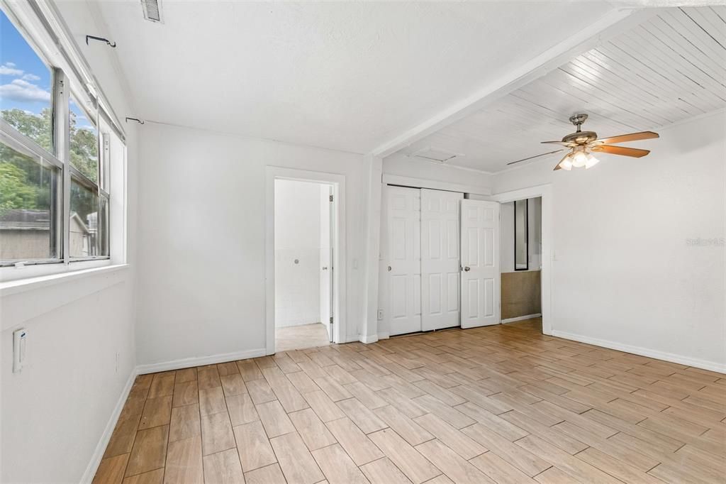 На продажу: $199,900 (2 спален, 2 ванн, 856 Квадратных фут)