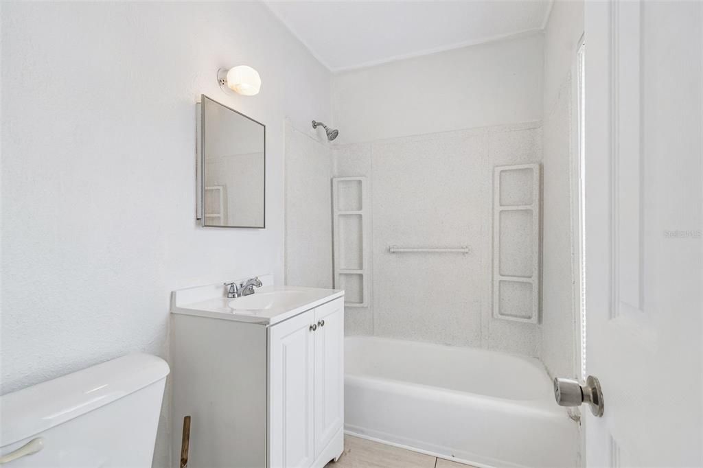 На продажу: $199,900 (2 спален, 2 ванн, 856 Квадратных фут)