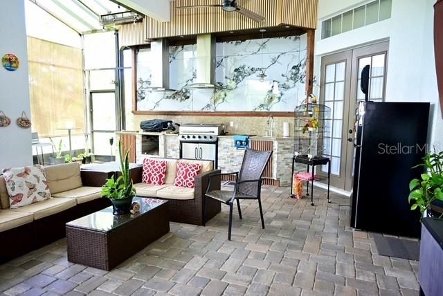 En Venta: $749,900 (4 camas, 3 baños, 3325 Pies cuadrados)