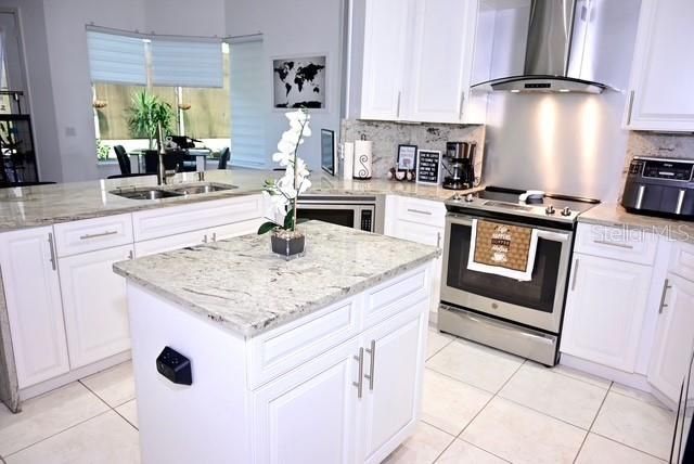 En Venta: $749,900 (4 camas, 3 baños, 3325 Pies cuadrados)