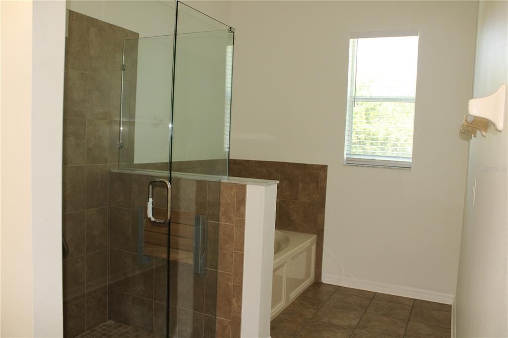 For Rent: $2,795 (3 beds, 2 baths, 1772 Square Feet)