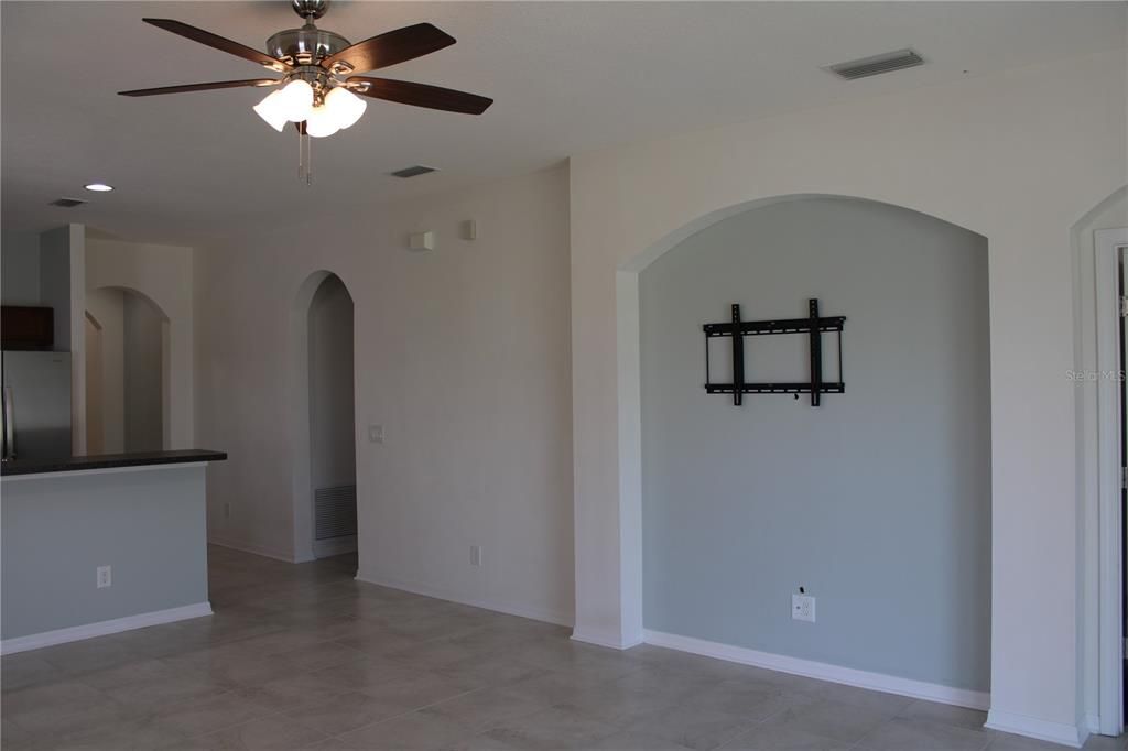 For Rent: $2,795 (3 beds, 2 baths, 1772 Square Feet)