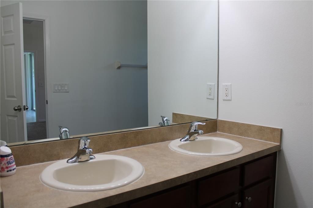 For Rent: $2,795 (3 beds, 2 baths, 1772 Square Feet)