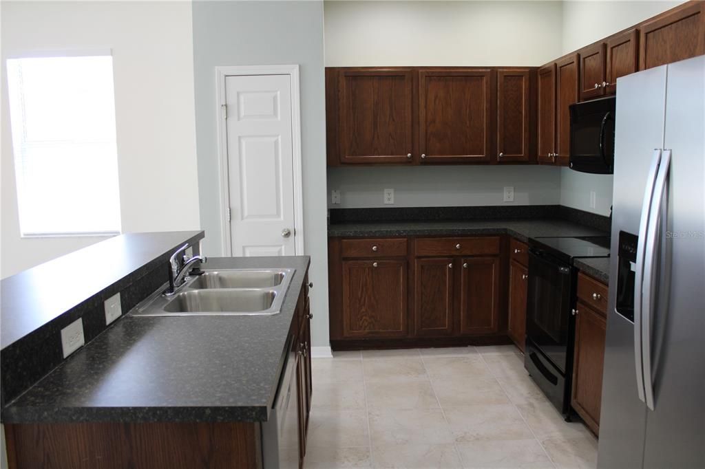 For Rent: $2,795 (3 beds, 2 baths, 1772 Square Feet)