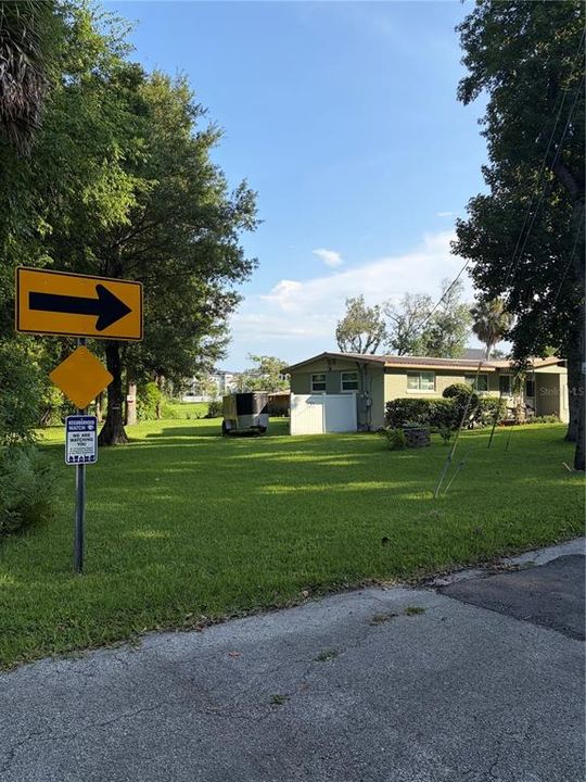 На продажу: $325,000 (1.39 acres)